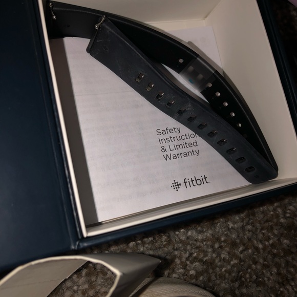 Fitbit Versa - Picture 3 of 8